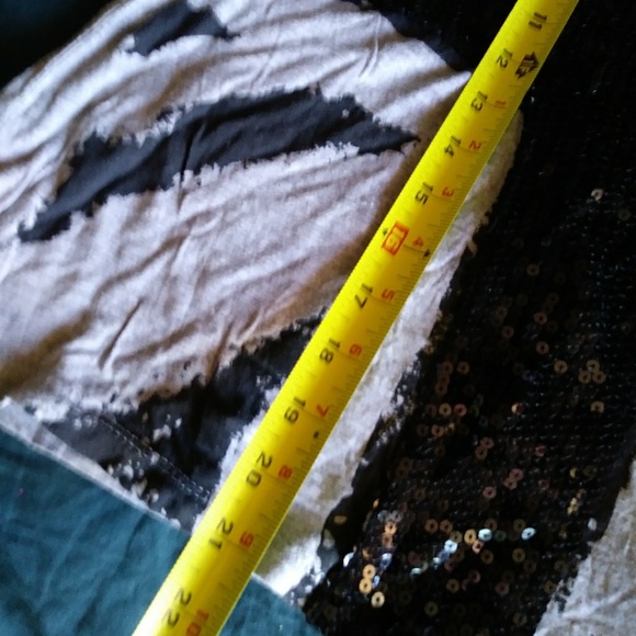 Black n white British flag sequin Tee - Picture 4 of 4